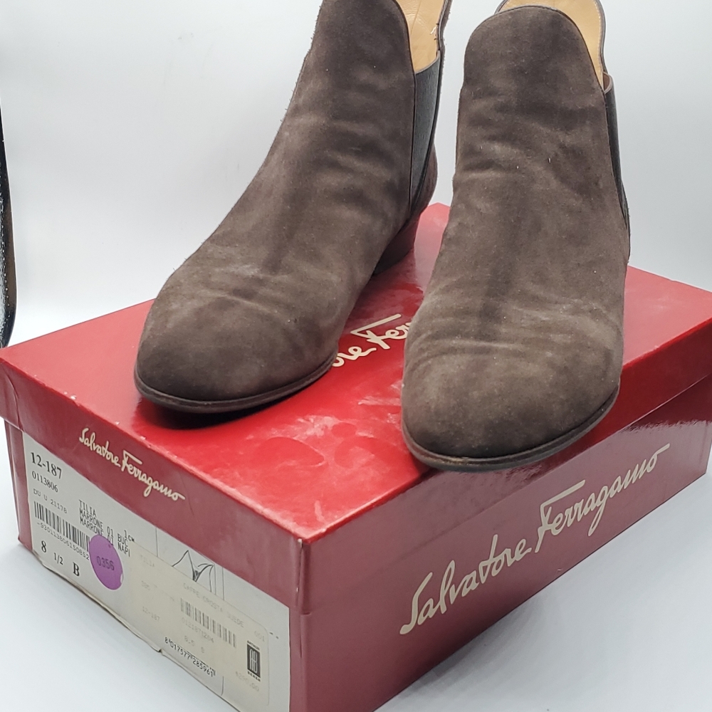 Salvatore Ferragamo Chelsea Boot Caffe Brown suede boots Size 8.5 B